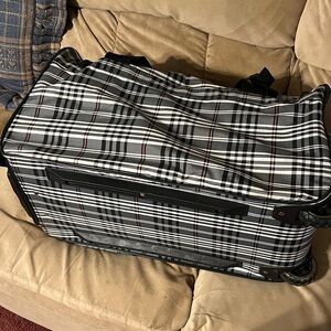Travel bag.
Stylish Black and Gray Plaid Men or Women’s Bag